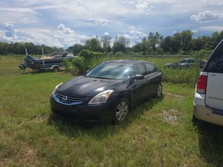 2012 Nissan Altima 2.5 S - Exterior Front Left Corner Image